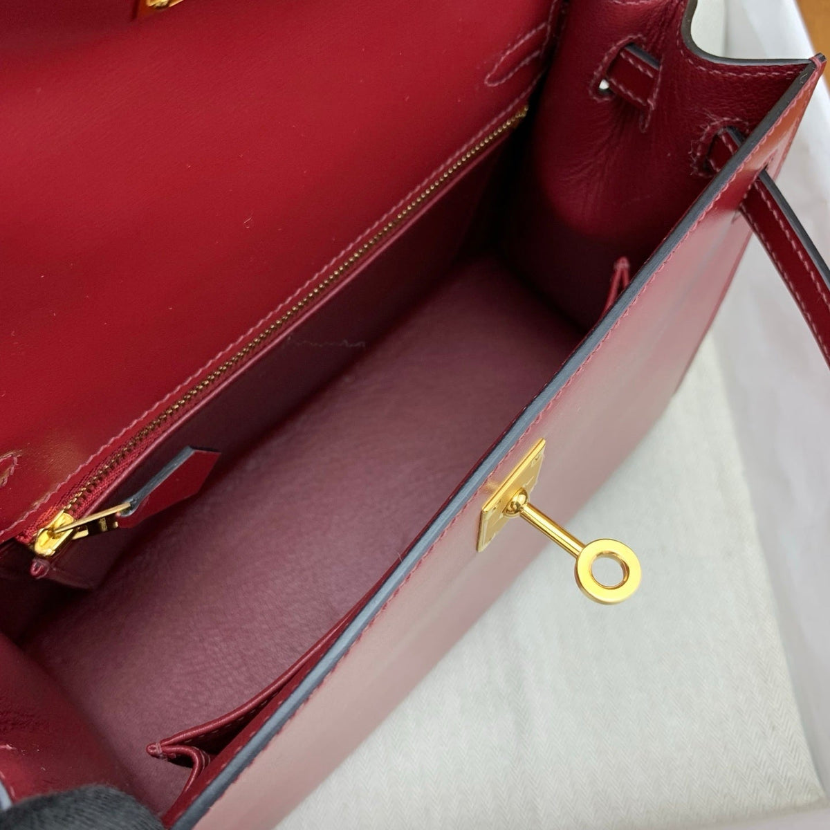 DEEP RED HANDBAG