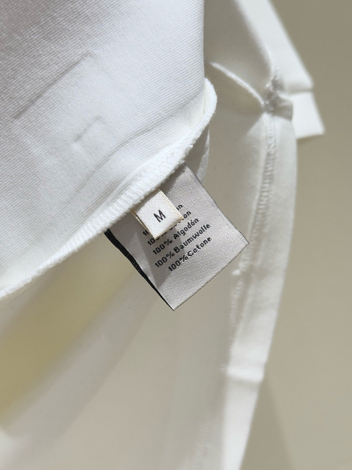 MINIMALIST WHITE SHORT SLEEVE T-SHIRT