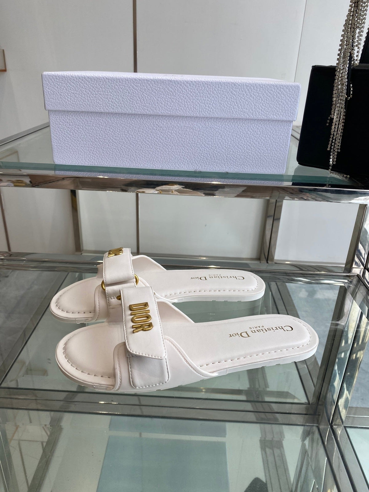 WHITE LOGO STRAP FLAT SLIDES