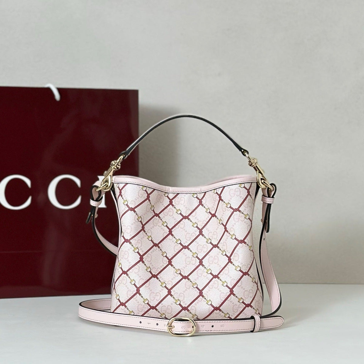 DIAMOND PRINT BUCKET SHOULDER BAG – LIGHT PINK