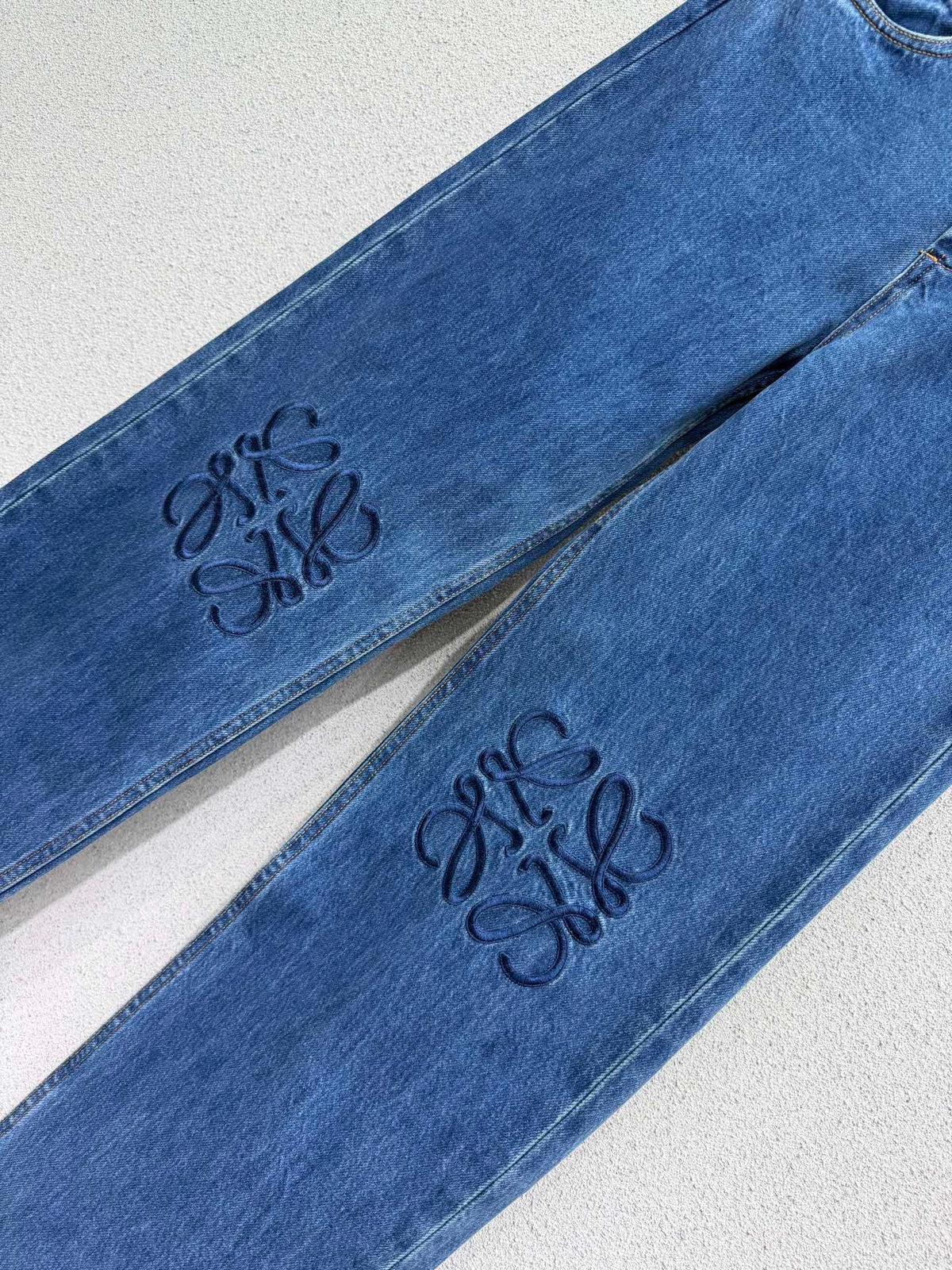 EMBOSSED LOGO RELAXED DENIM JEANS