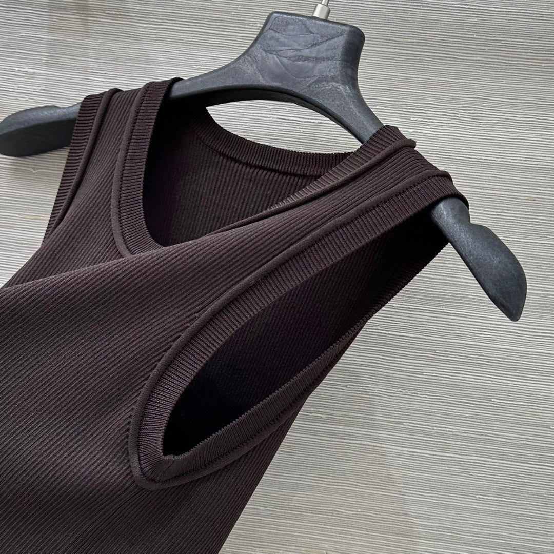 RIBBED SLEEVELESS KNIT TOP