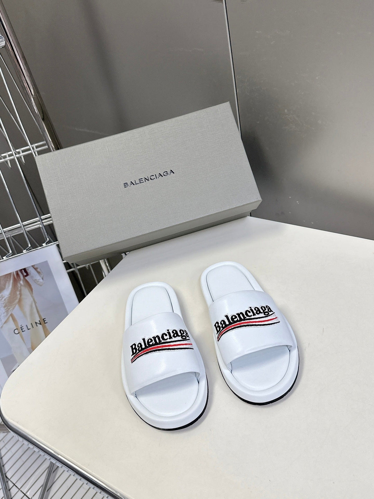 WHITE LOGO SLIDE SANDALS