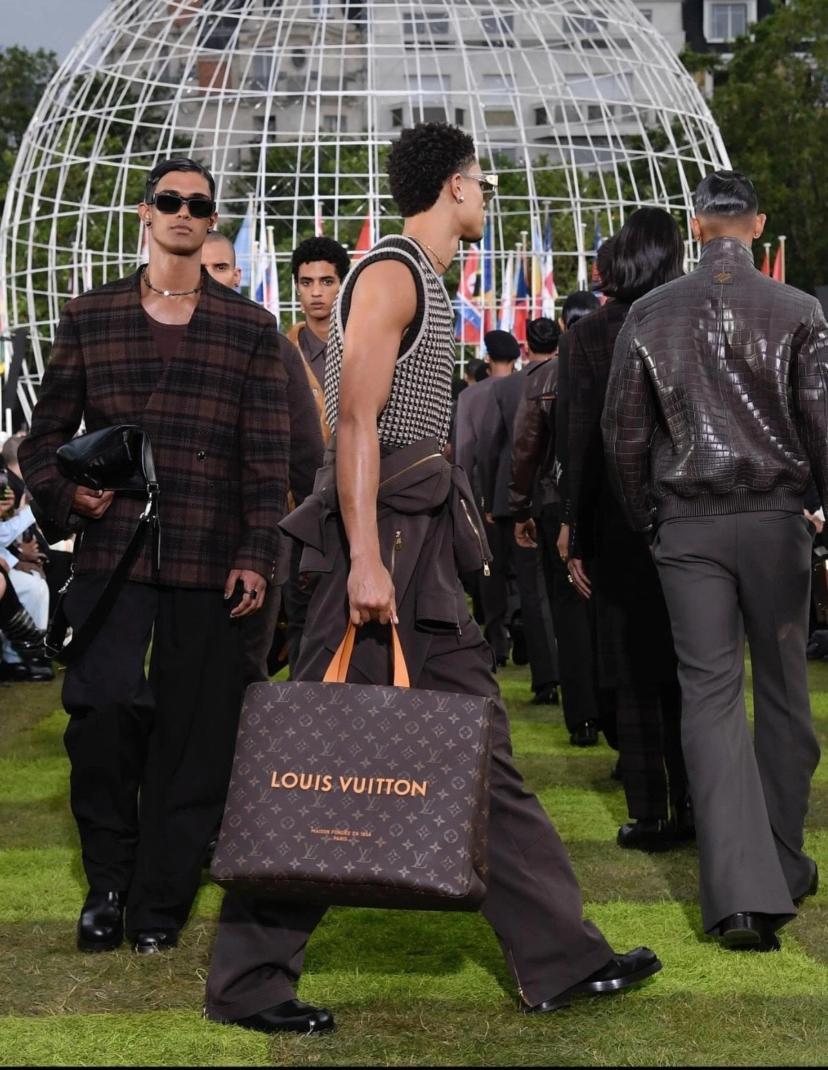 ICONIC PRINT TOTE