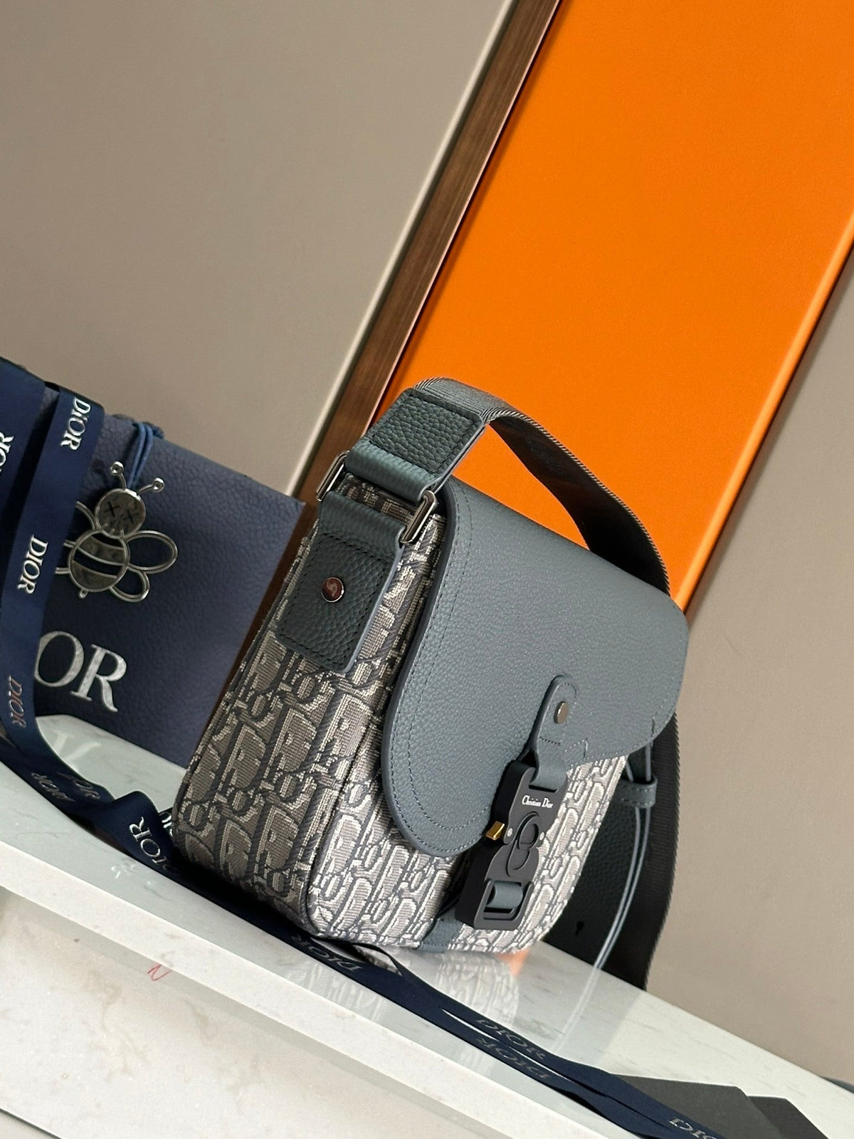 TEXTURED CROSSBODY BAG WITH FLAP CLOSURE