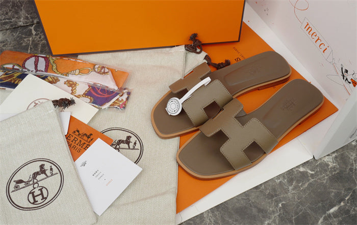 CLASSIC NEUTRAL H-CUT LEATHER SLIDE SANDALS