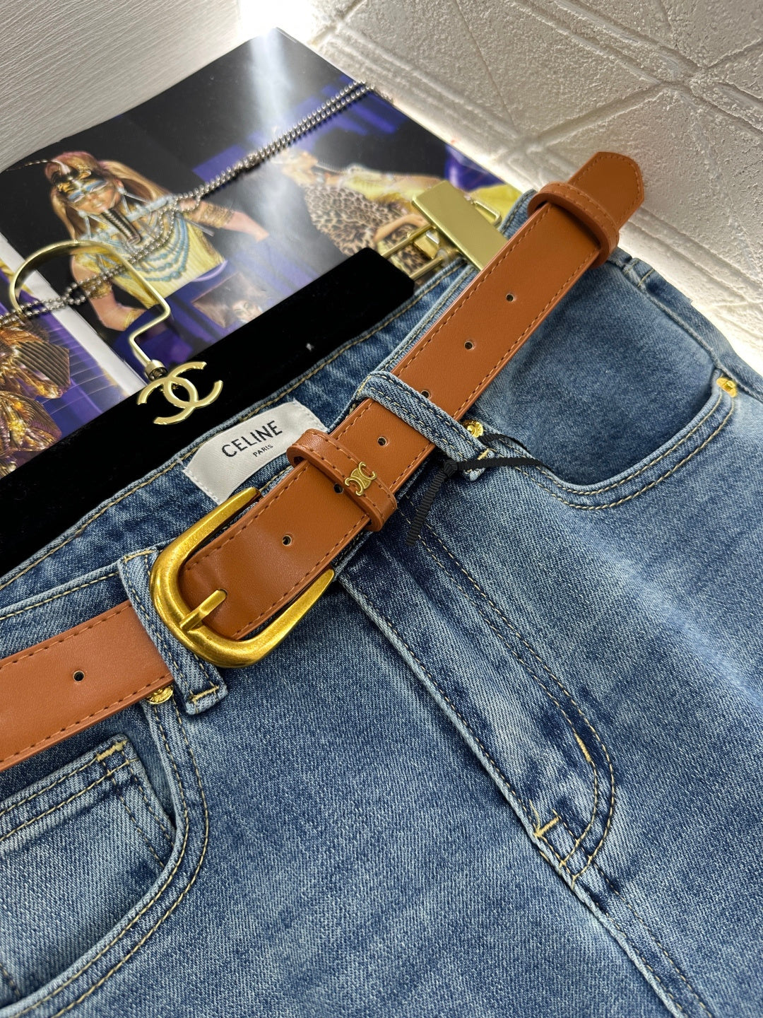 CLASSIC FLARED DENIM JEANS WITH BELT