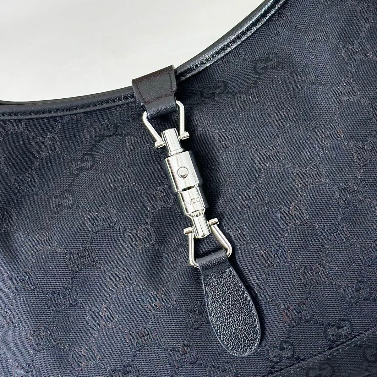 MINIMAL BLACK SHOULDER BAG