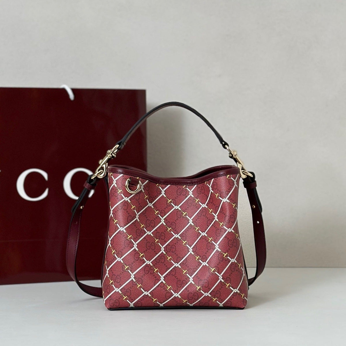 DIAMOND PRINT BUCKET SHOULDER BAG