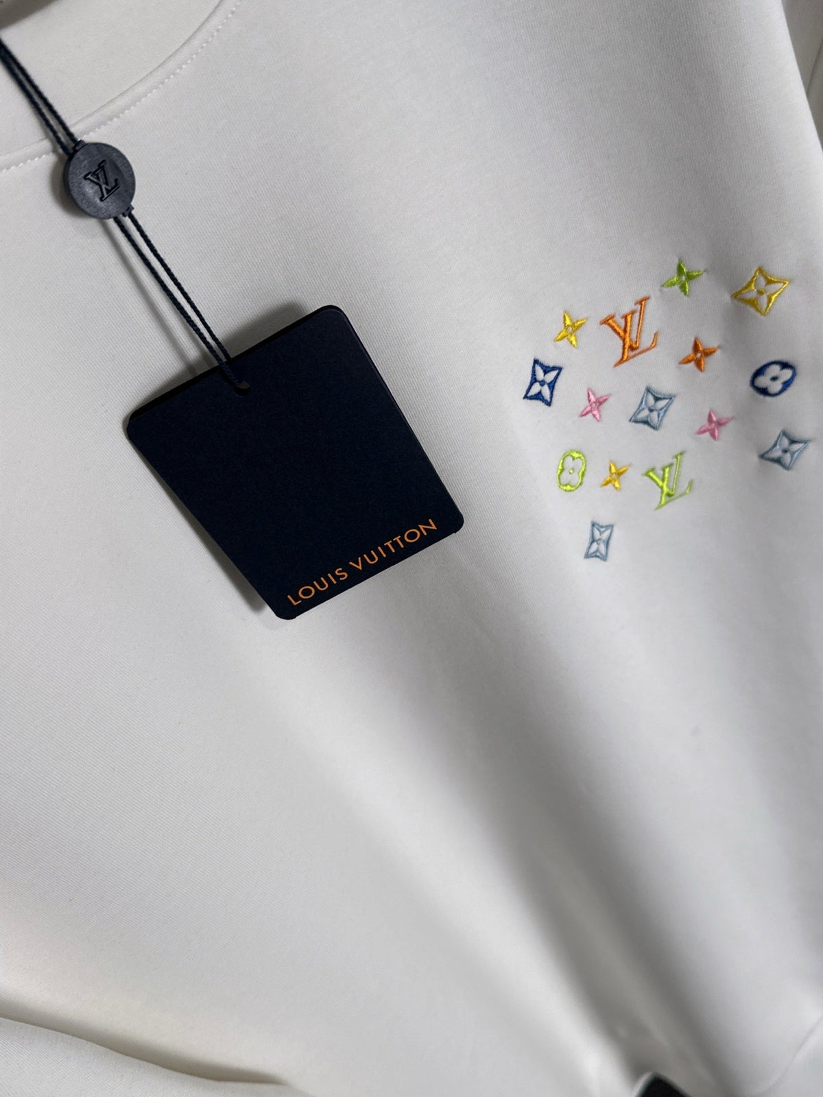 MINIMAL EMBROIDERED CREWNECK SWEATSHIRT
