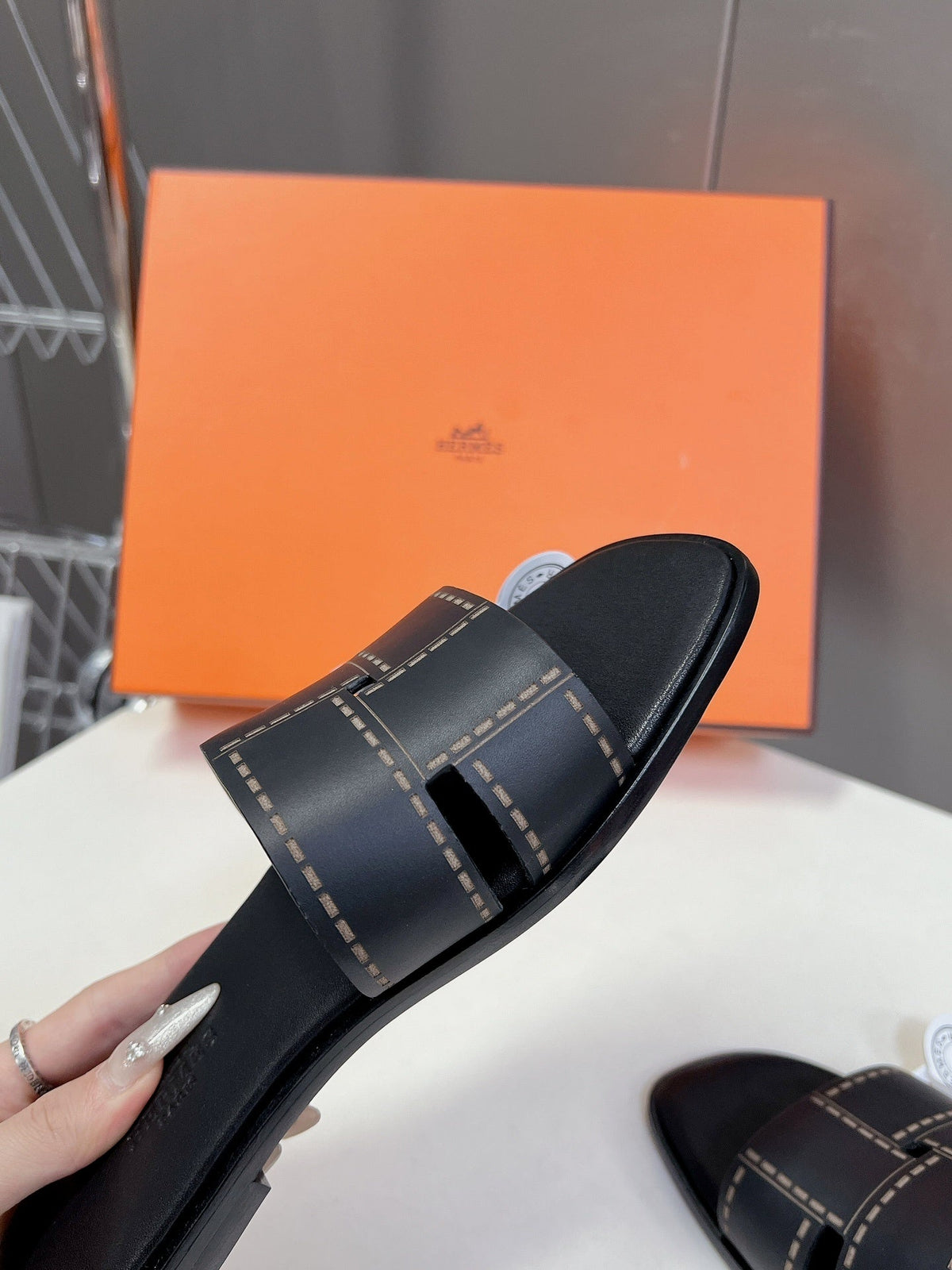BLACK STITCHED SLIDE SANDALS