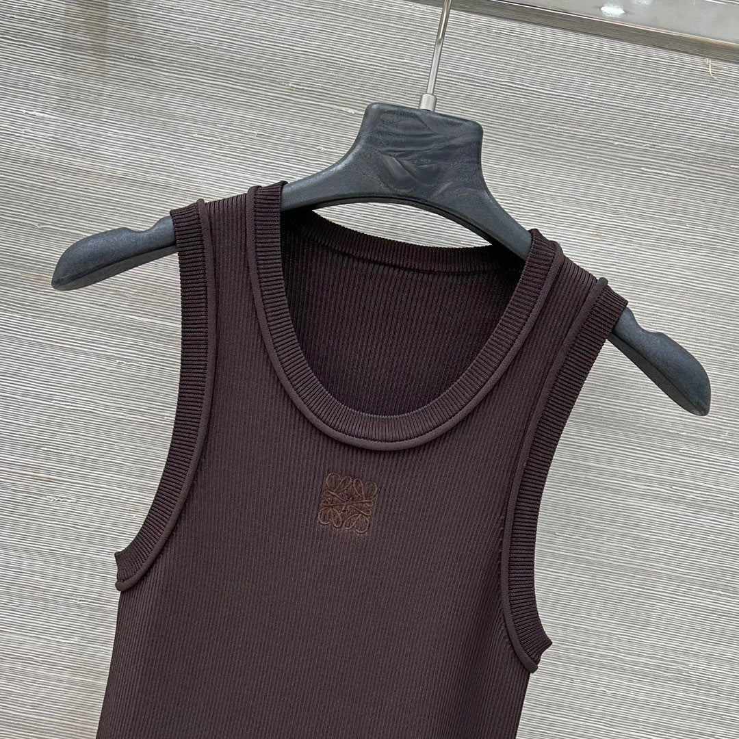 RIBBED SLEEVELESS KNIT TOP
