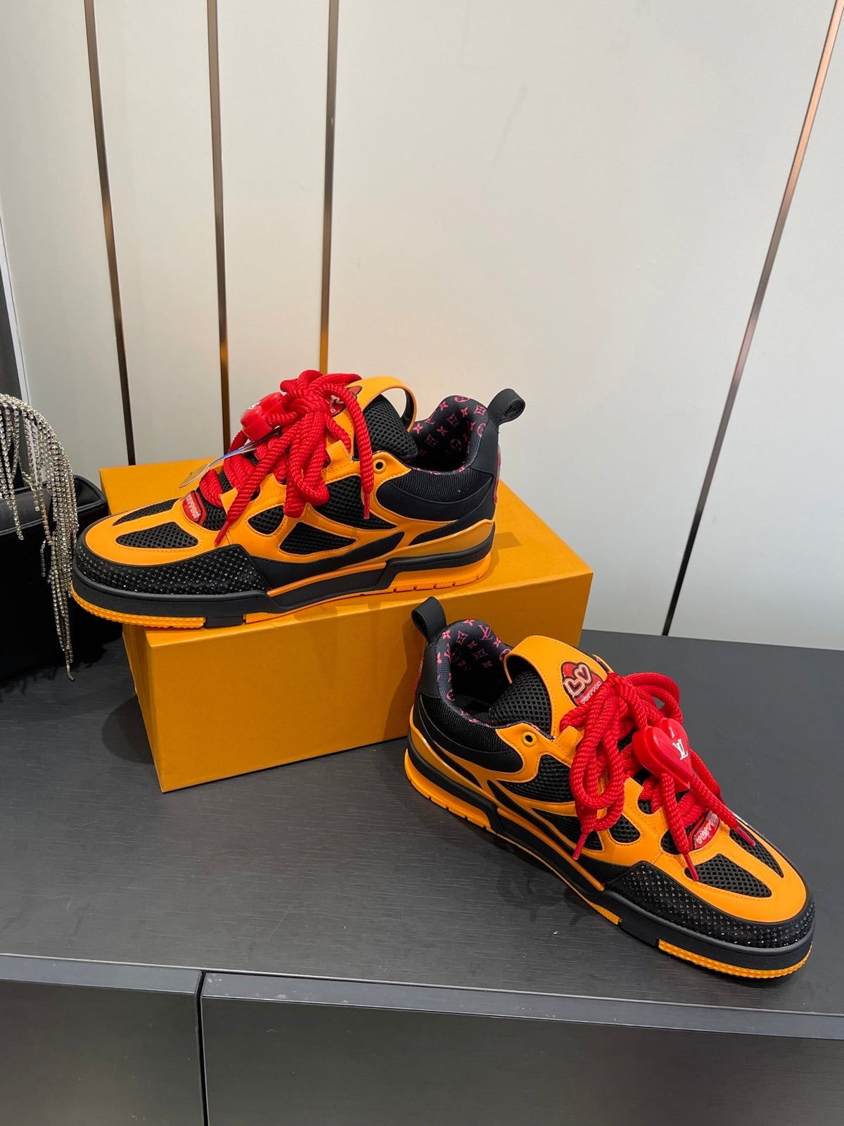 COLORBLOCK LOW-TOP SNEAKERS WITH STATEMENT LACES