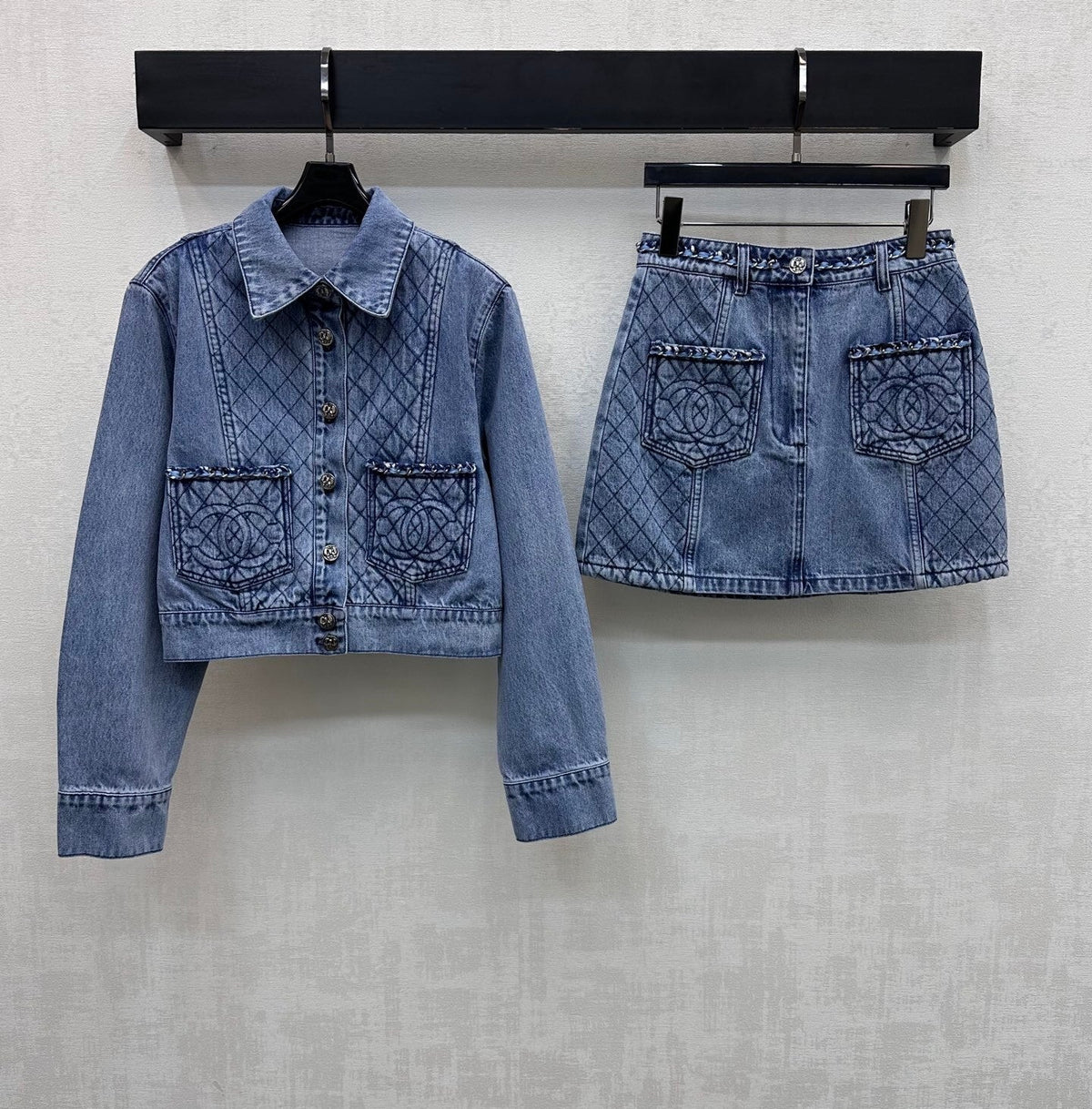 DENIM CROPPED JACKET & MINI SKIRT SET WITH QUILTED DETAIL