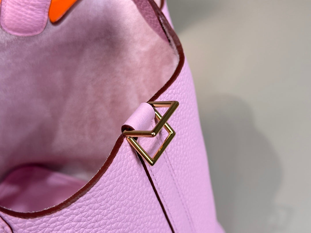 PASTEL BUCKET BAG