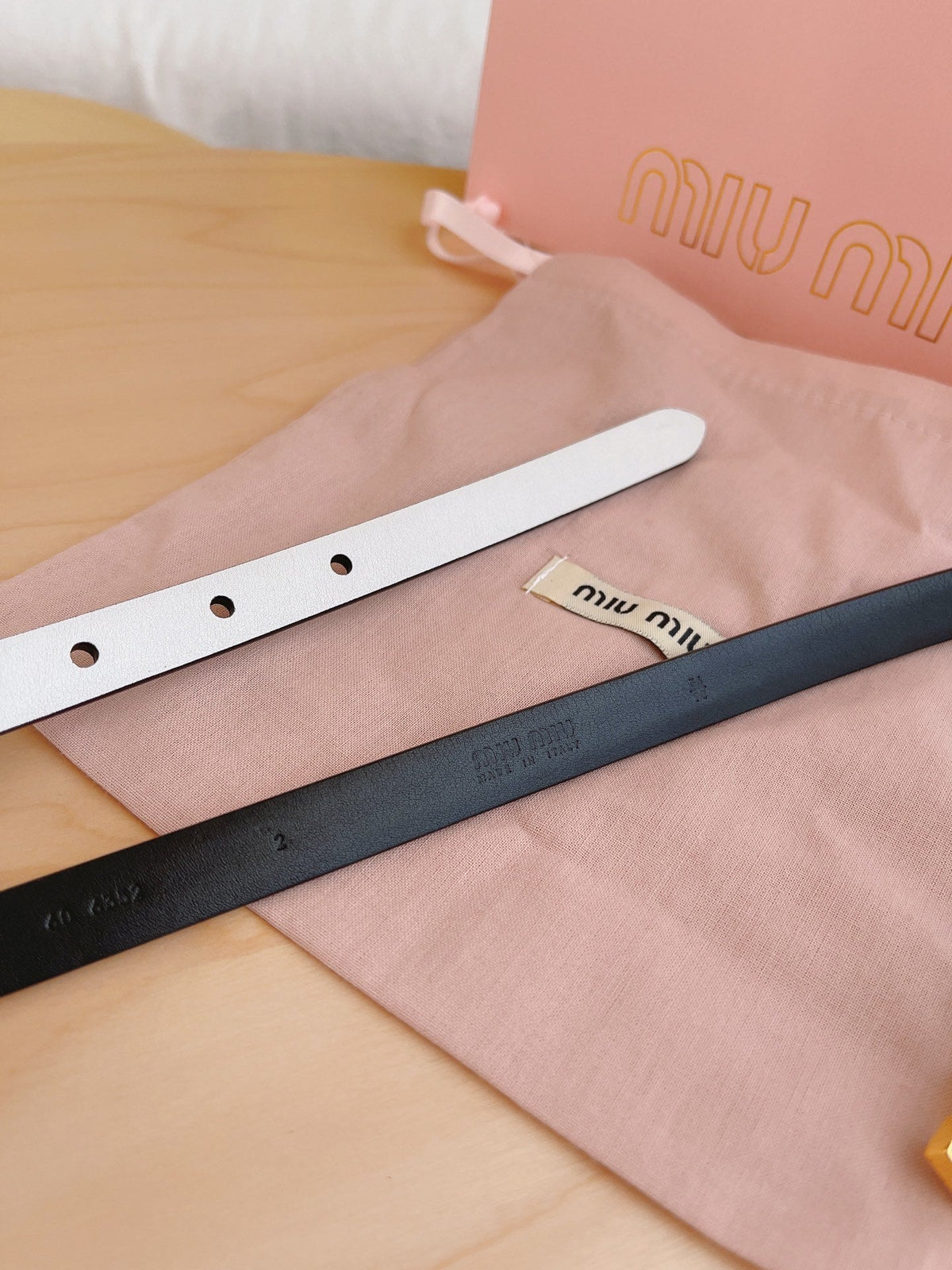 WHITE LEATHER BELT WITH CRYSTAL LETTER BUCKLE