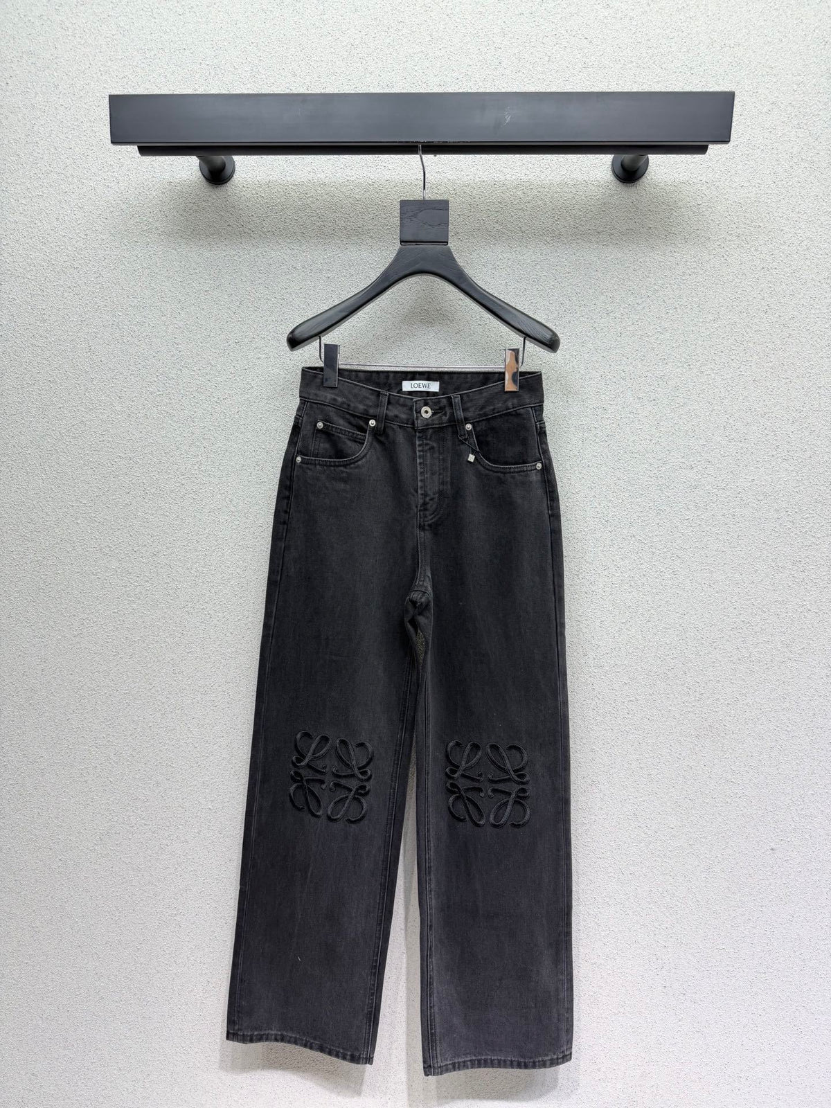 EMBOSSED LOGO RELAXED DENIM JEANS