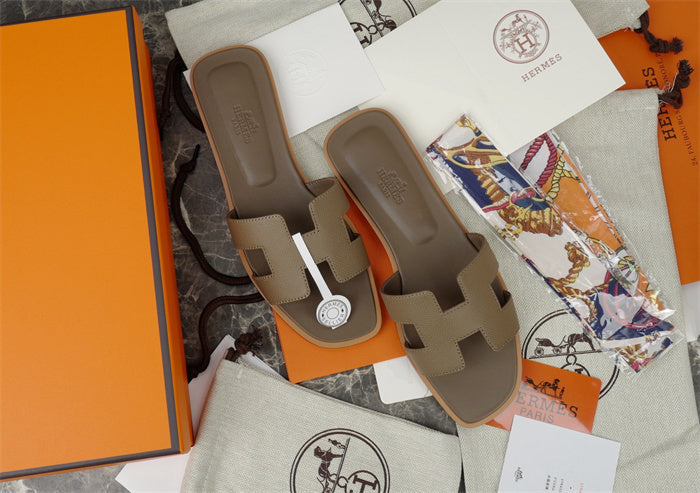 CLASSIC NEUTRAL H-CUT LEATHER SLIDE SANDALS
