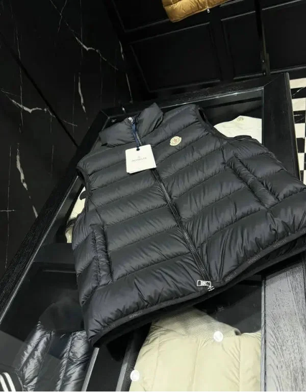 LIGHTWEIGHT QUILTED ZIP PUFFER VEST