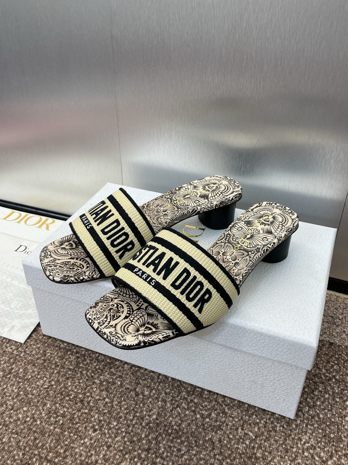 LOGO JACQUARD MID-HEEL MULES – BLACK & CREAM TOILE