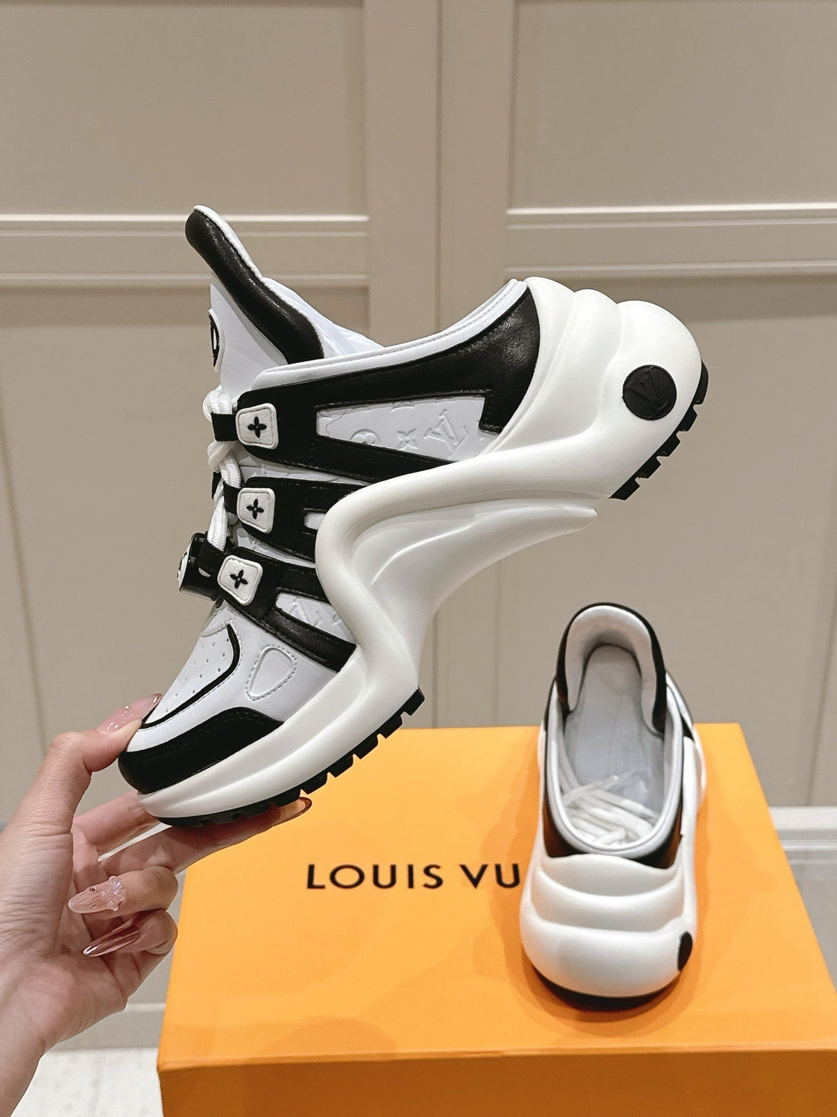 BLACK WHITE CHUNKY SNEAKERS