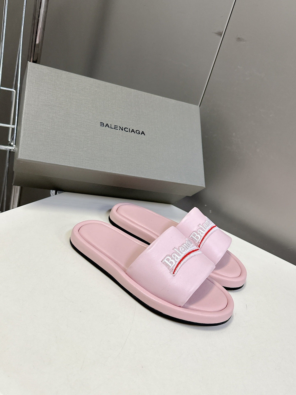 PASTEL PINK LOGO SLIDE SANDALS