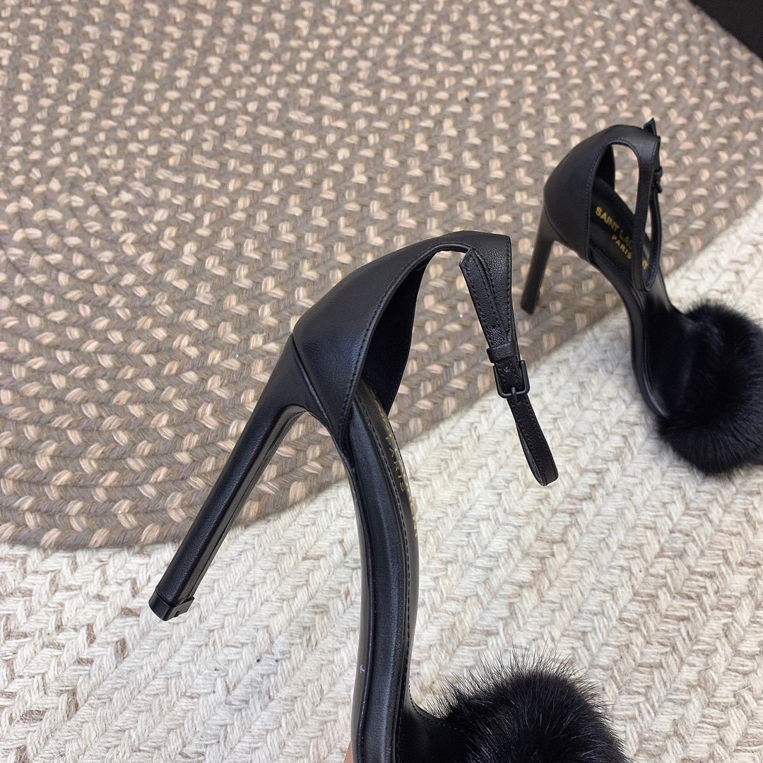 BLACK HIGH HEEL SANDALS WITH FUR DETAIL