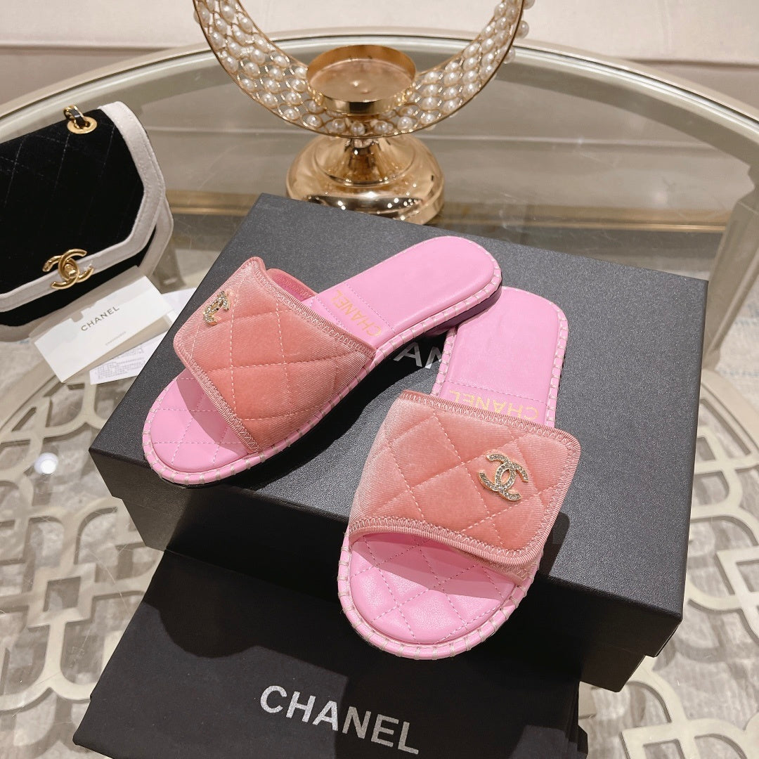 PINK QUILTED SLIDES
