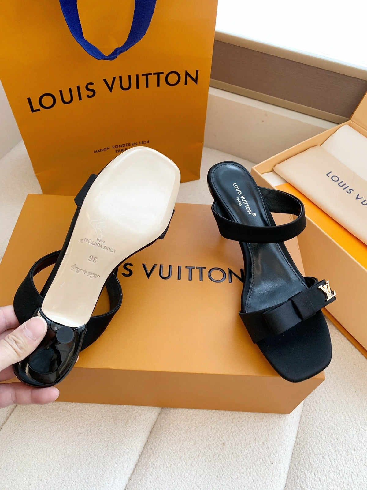 BLACK BOW DETAIL SLIDE HEEL SANDALS