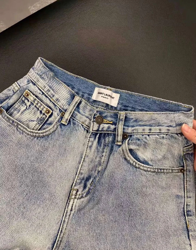 LIGHT WASH DENIM JEANS WITH EMBROIDERED