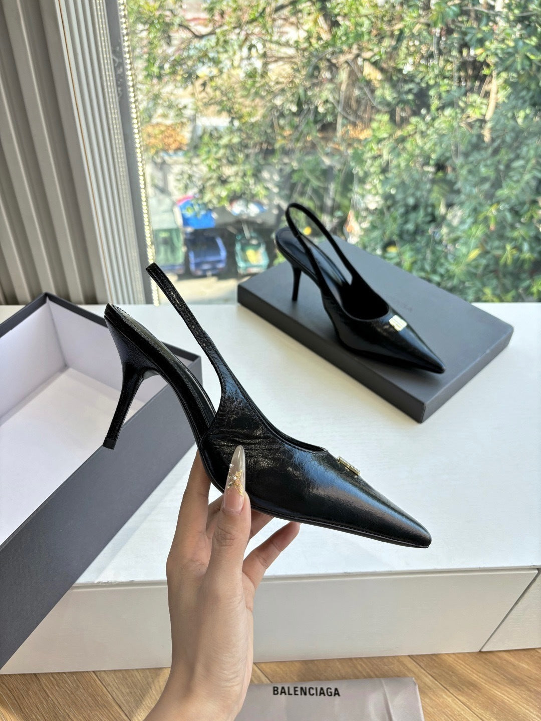 CLASSIC BLACK POINTED-TOE SLINGBACK STILETTO HEELS