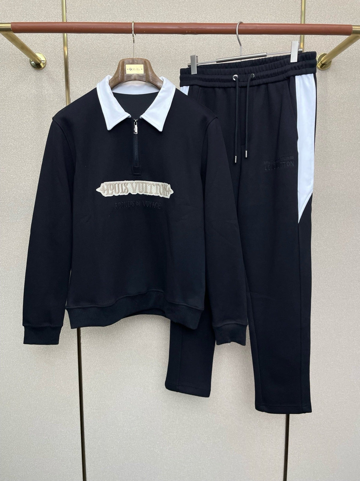 TWO-PIECE ZIP COLLAR SWEAT SET WITH CONTRAST DETAILS