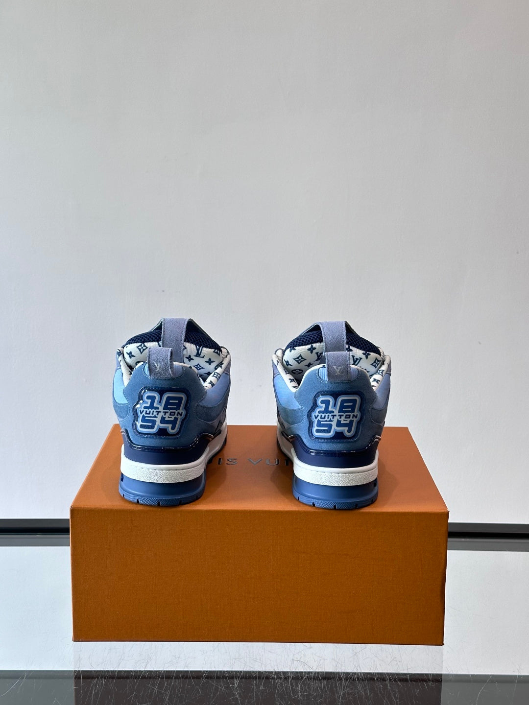 BLUE AND GREY LOW-TOP SNEAKERS WITH MESH PANELS