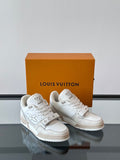 WHITE CHUNKY SNEAKERS