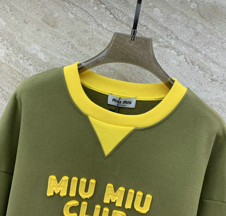 OVERSIZED GRAPHIC SWEATSHIRT