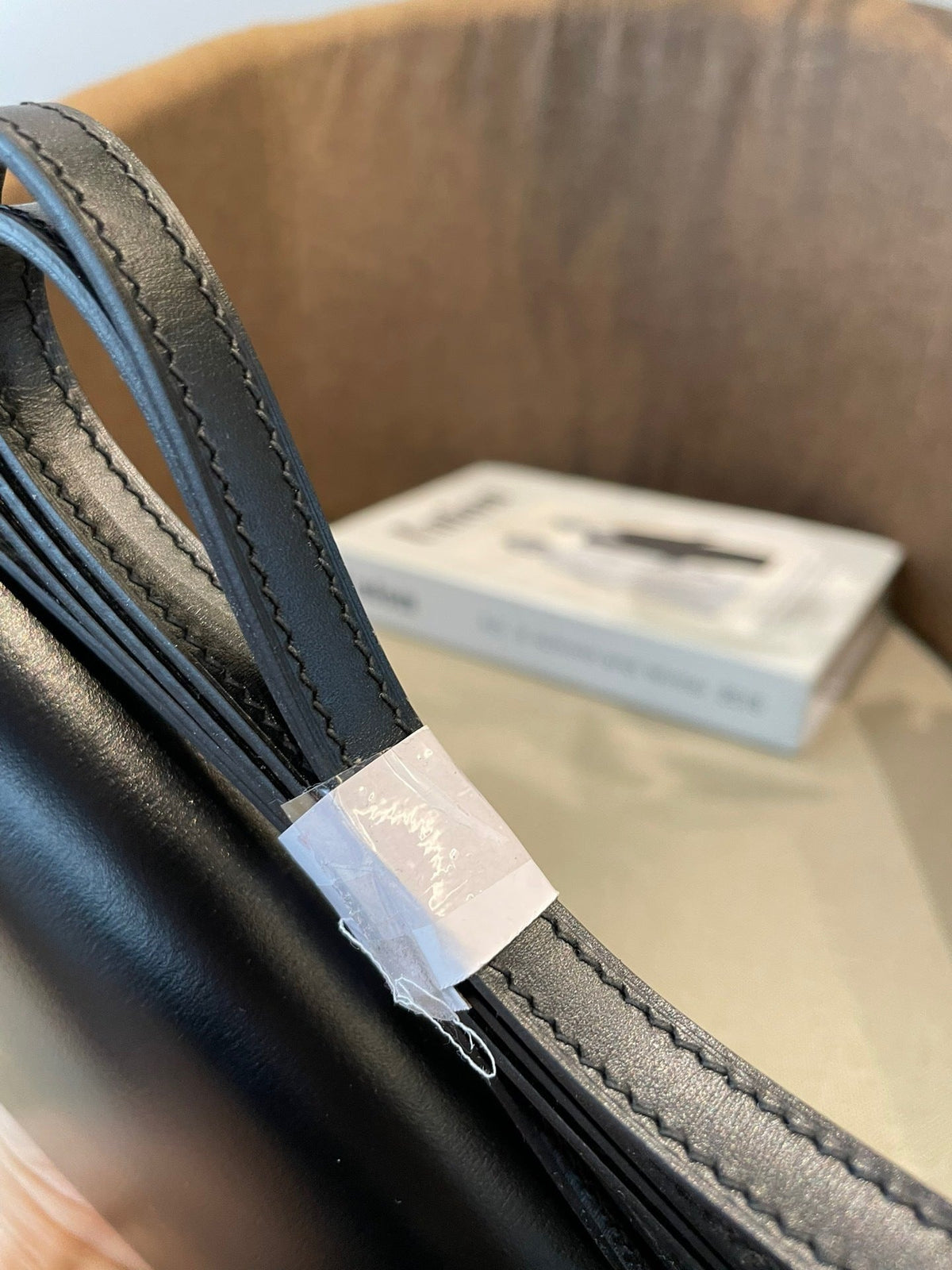 BLACK SMOOTH STRUCTURED CROSSBODY BAG