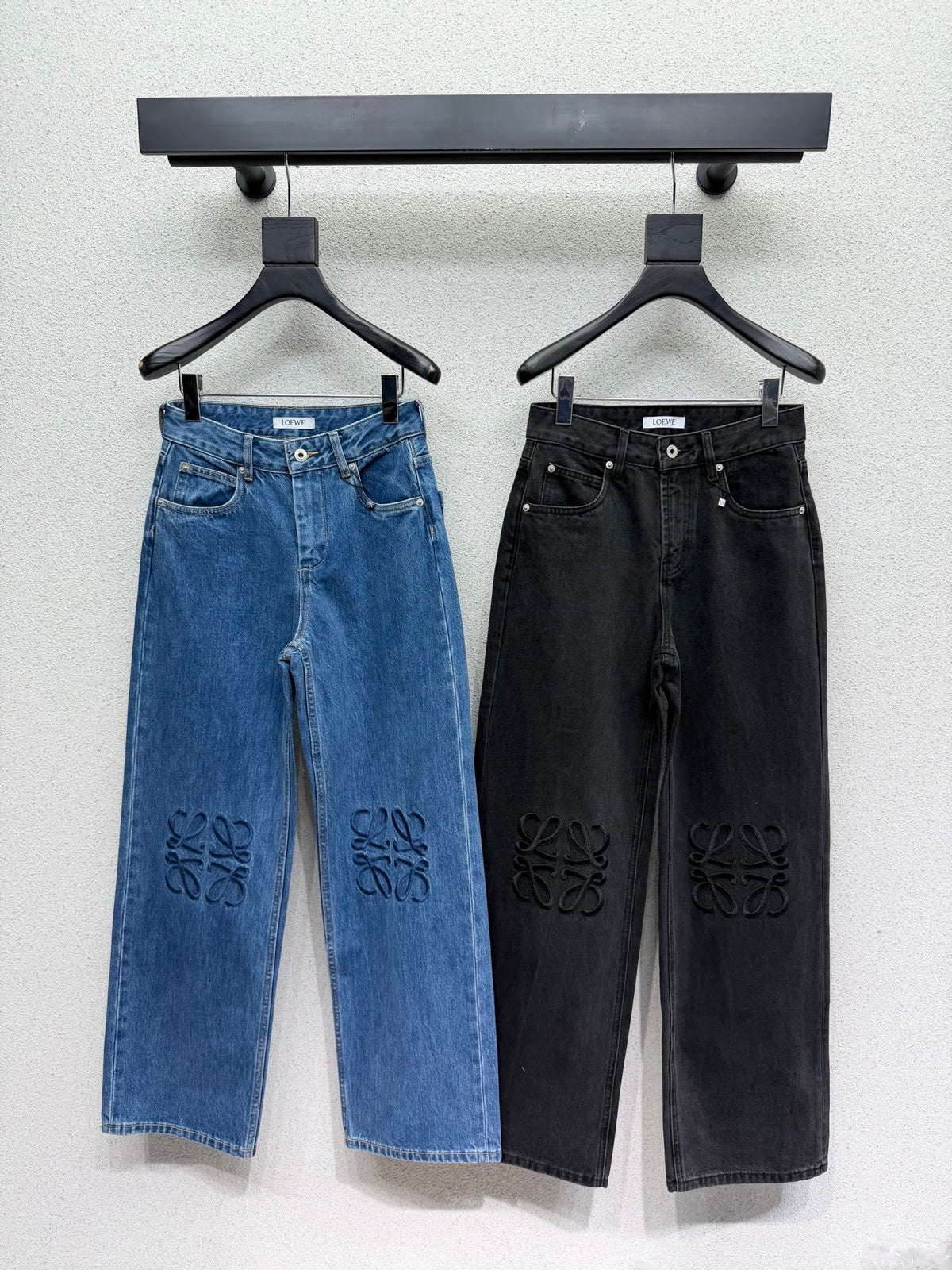 EMBOSSED LOGO RELAXED DENIM JEANS