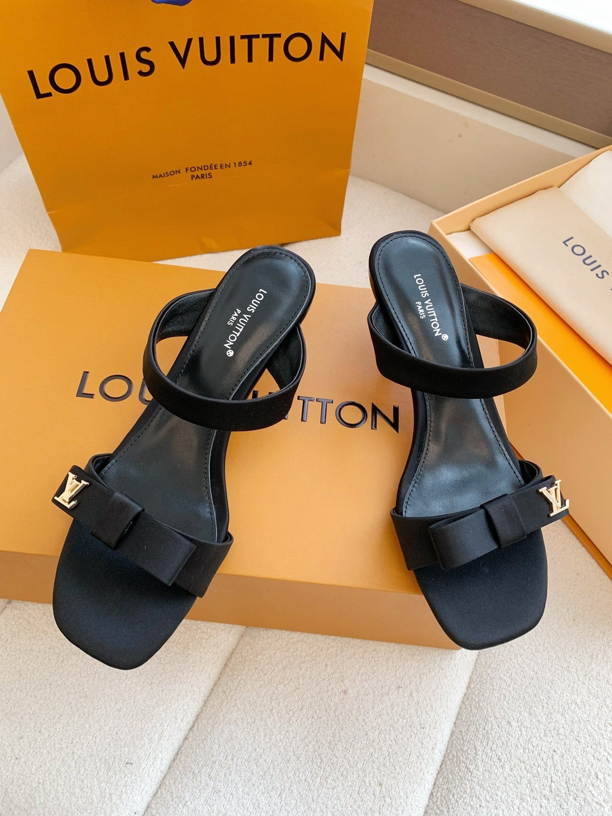 BLACK BOW DETAIL SLIDE HEEL SANDALS
