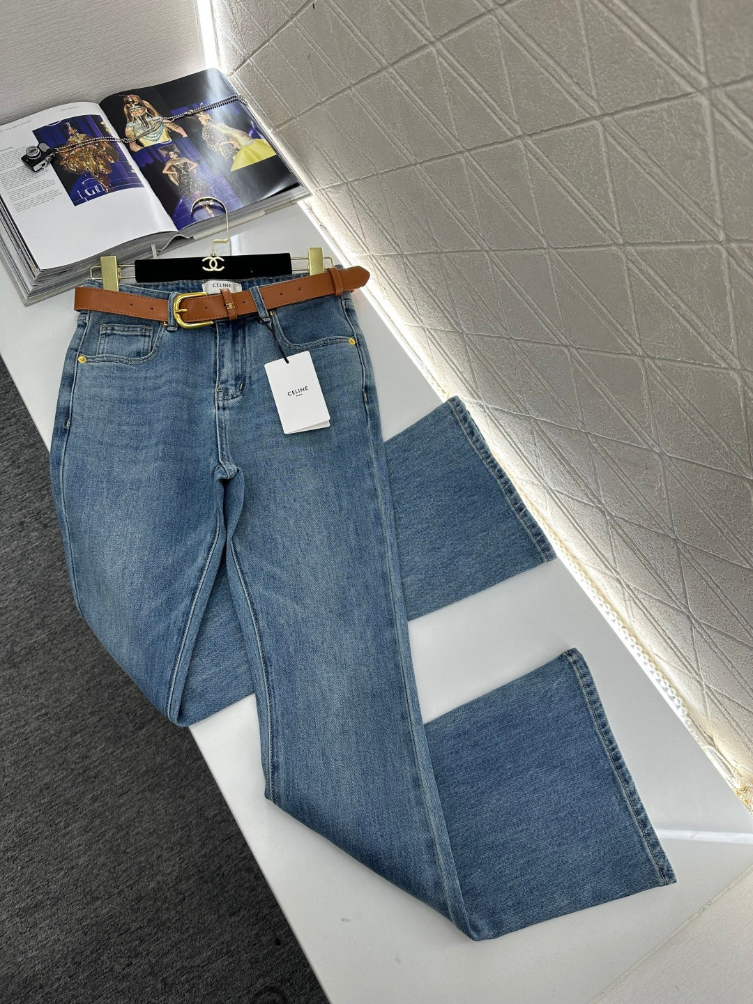 CLASSIC FLARED DENIM JEANS WITH BELT