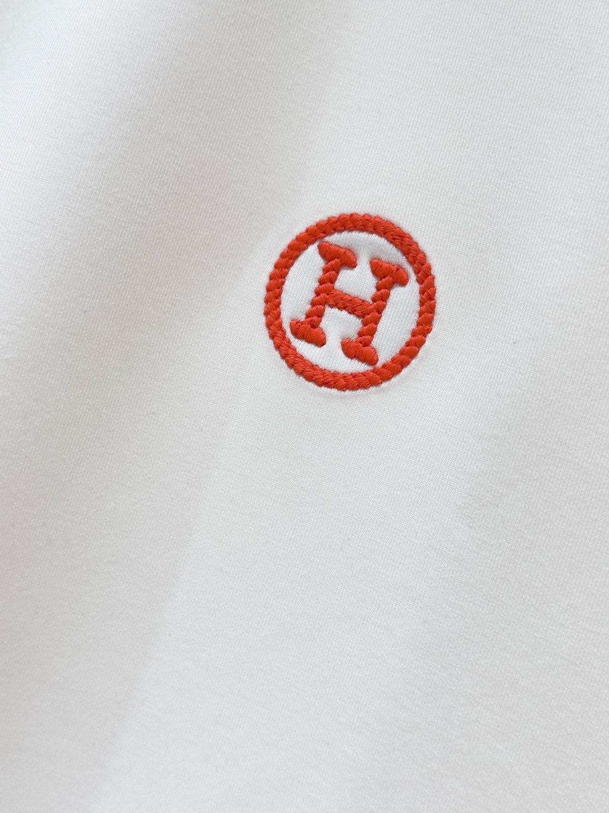 MINIMALIST WHITE SHORT SLEEVE T-SHIRT