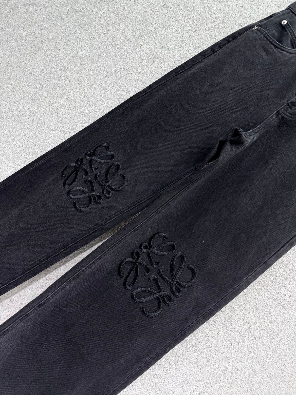 EMBOSSED LOGO RELAXED DENIM JEANS