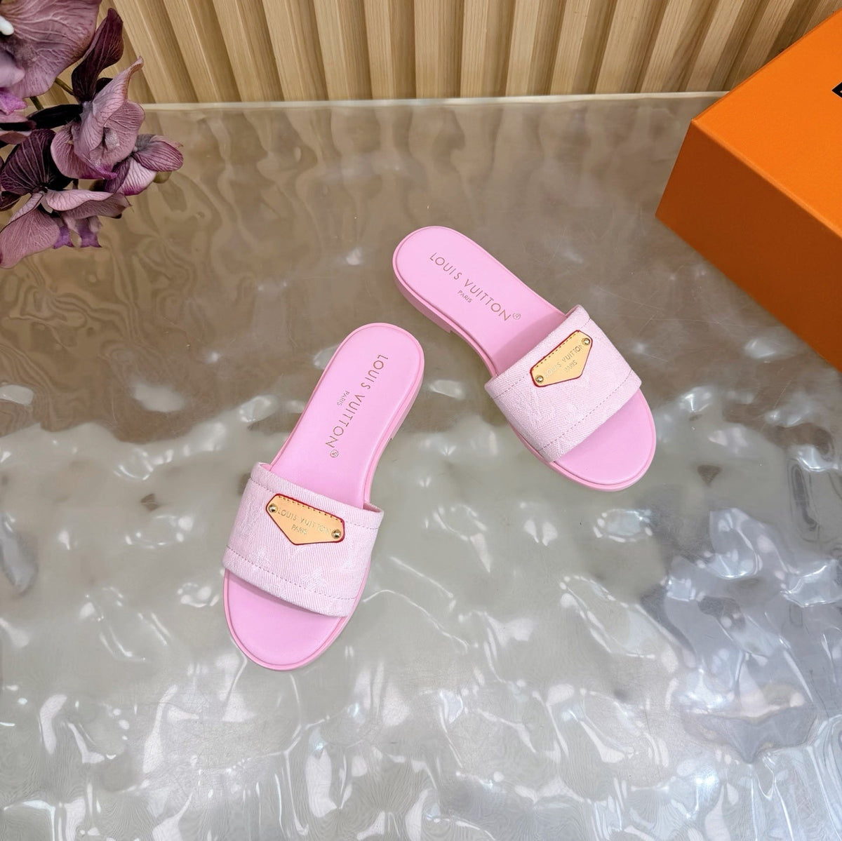 PINK MONOGRAM PLAQUE DESIGNER SLIDES