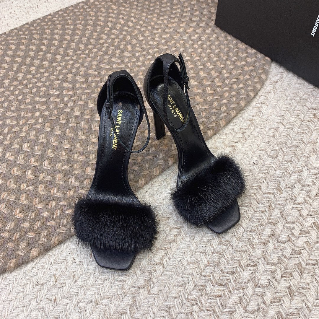 BLACK HIGH HEEL SANDALS WITH FUR DETAIL