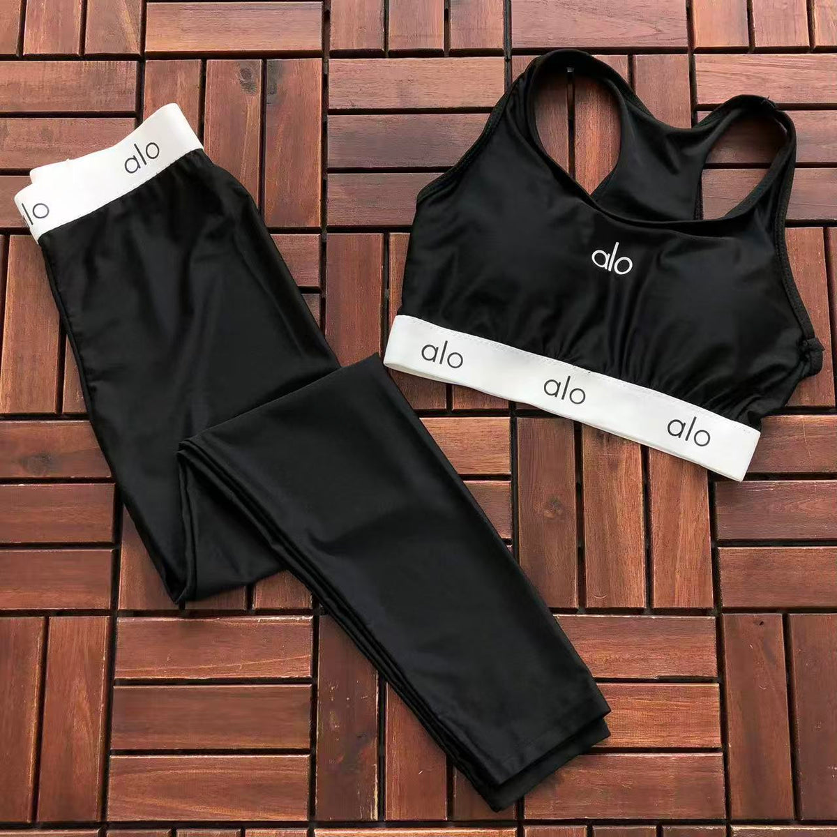 SPORT BRA & LEGGINGS SET