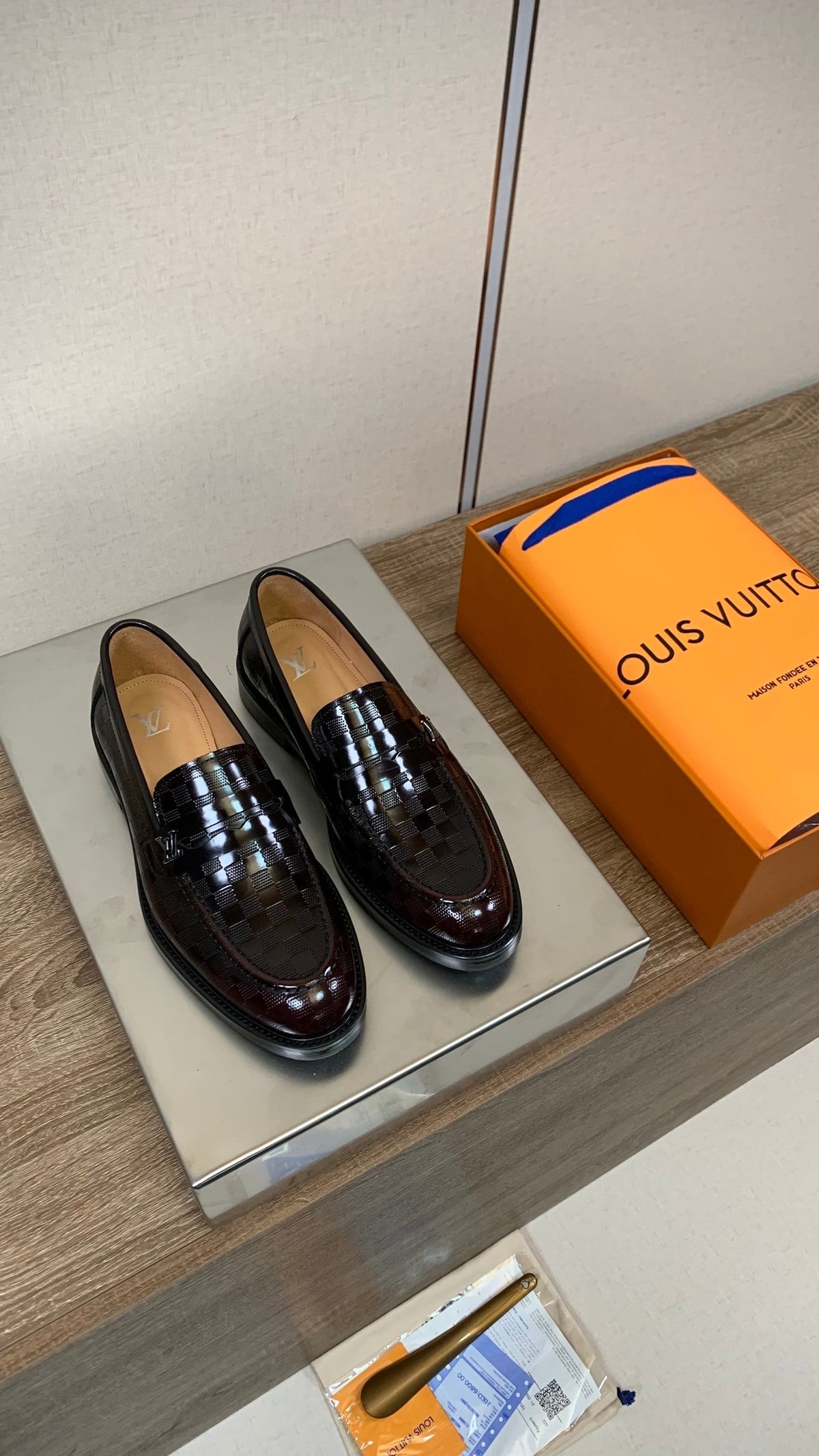 DARK BROWN PATENT LEATHER LOAFERS