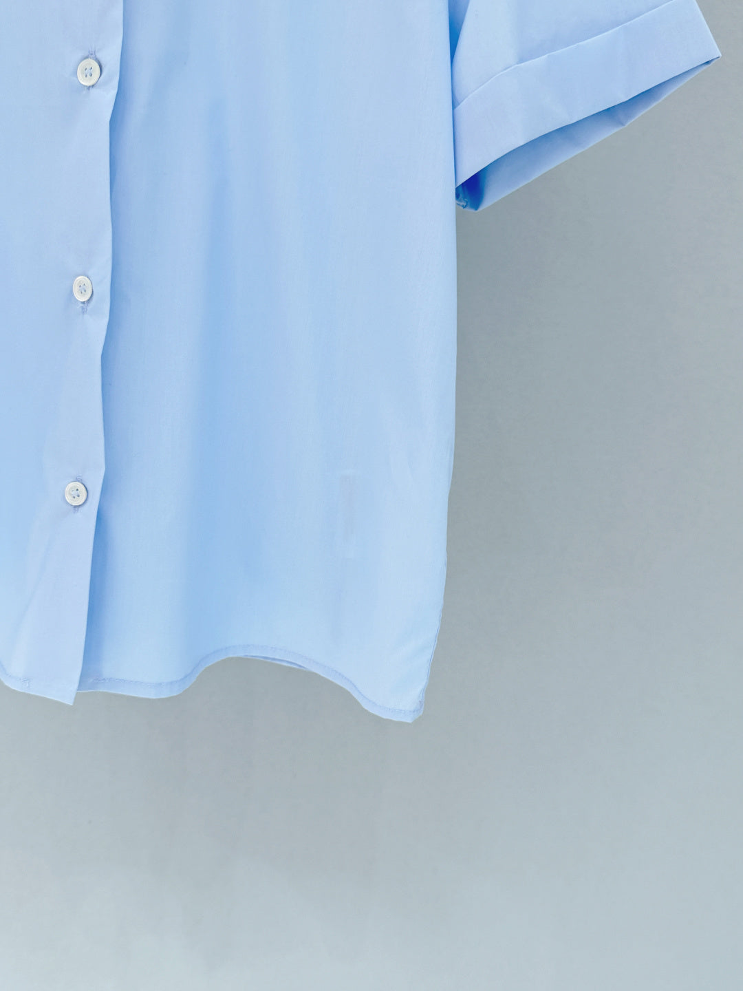 SCALLOPED COLLAR BUTTON SHIRT