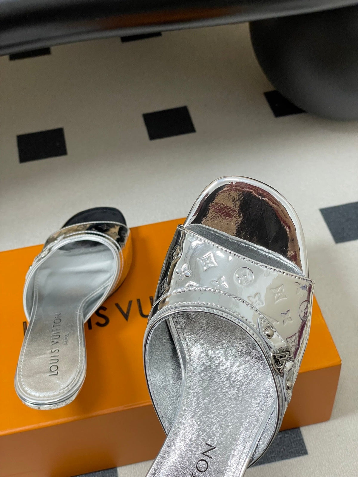 SILVER METALLIC EMBOSSED OPEN-TOE HEELS