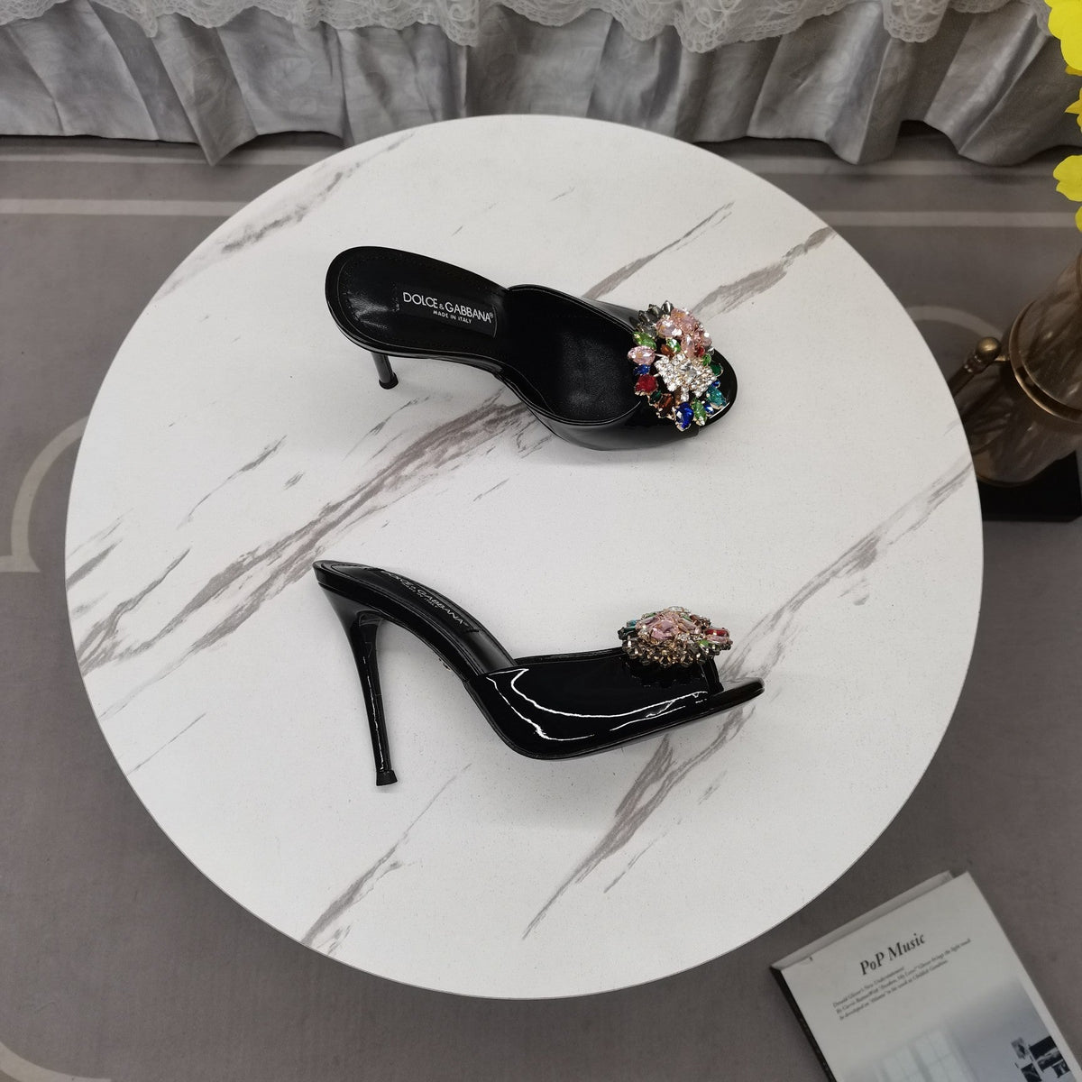 BLACK GLOSSY MULE HEEL SANDALS WITH MULTICOLOR CRYSTAL EMBELLISHMENT