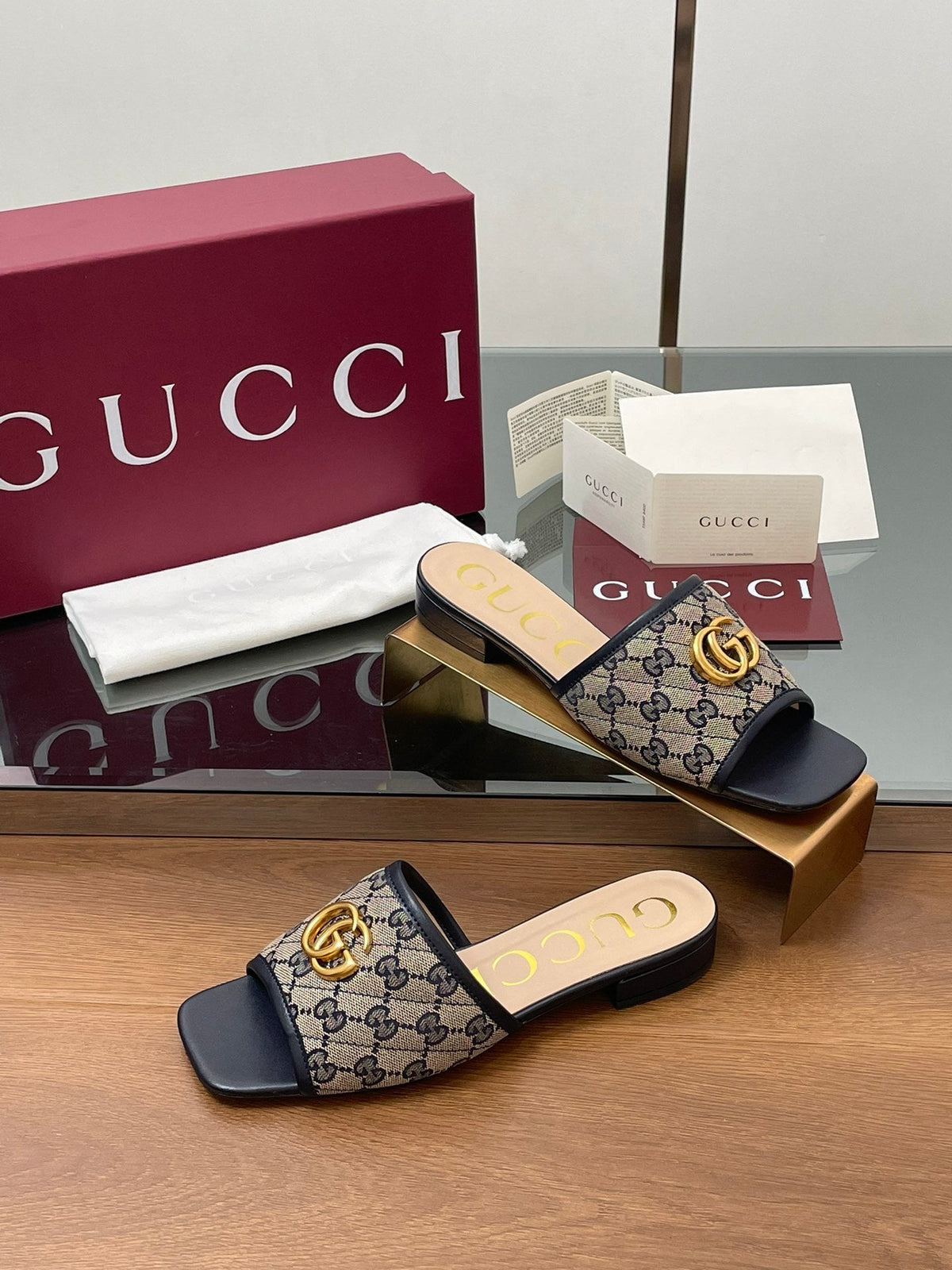 MONOGRAM FLAT LOGO SLIDES