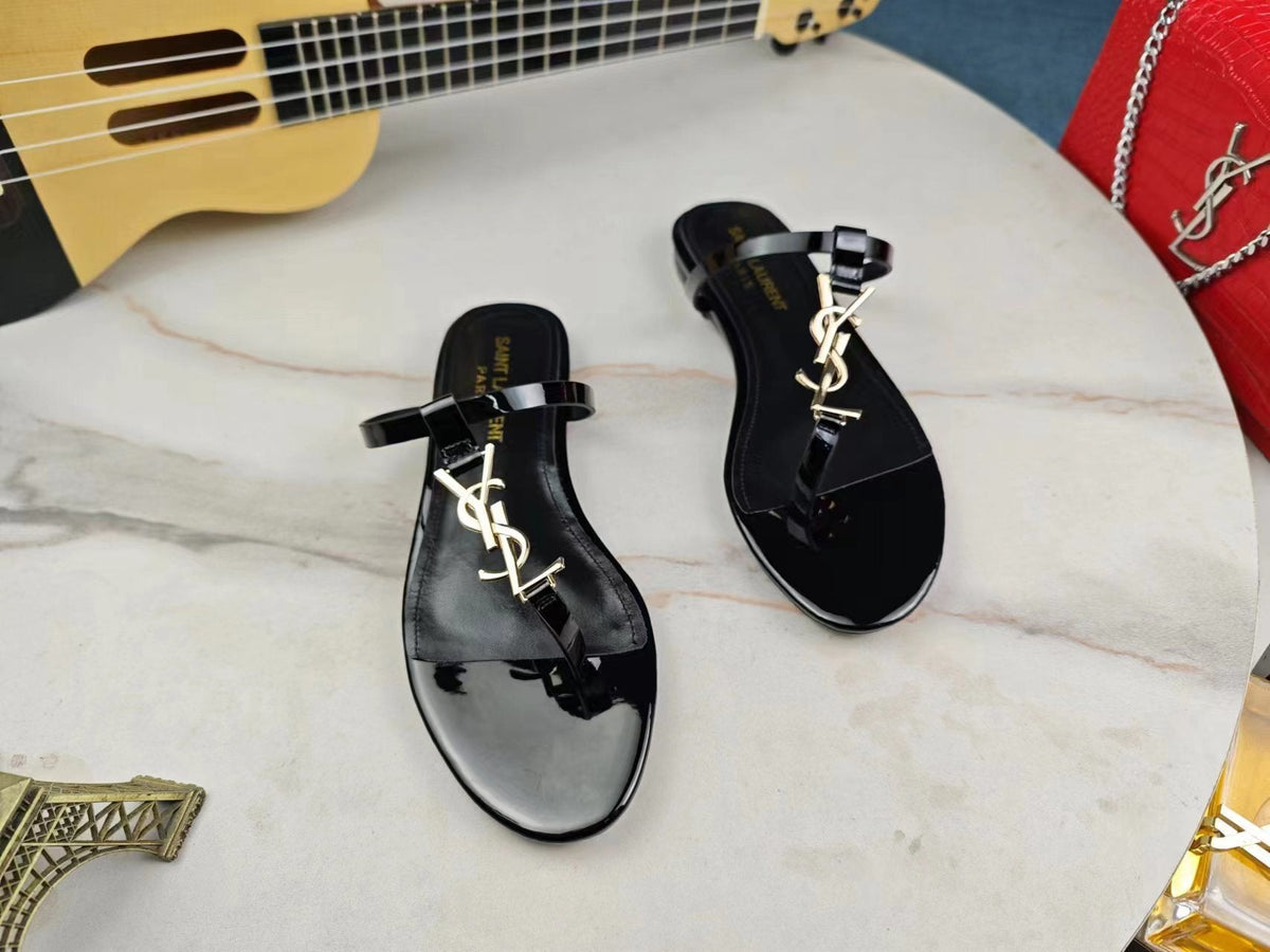 BLACK SLIDE SANDALS WITH GOLD DETAIL